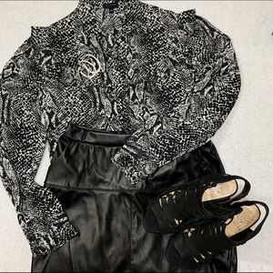 WHO WHAT WEAR Blouse- snake pattern